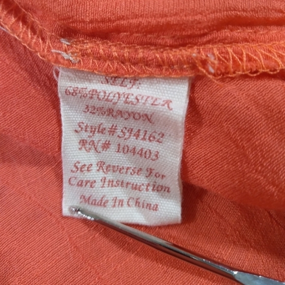 E hanger M off shoulder top embroidered sleeves - Picture 6 of 10